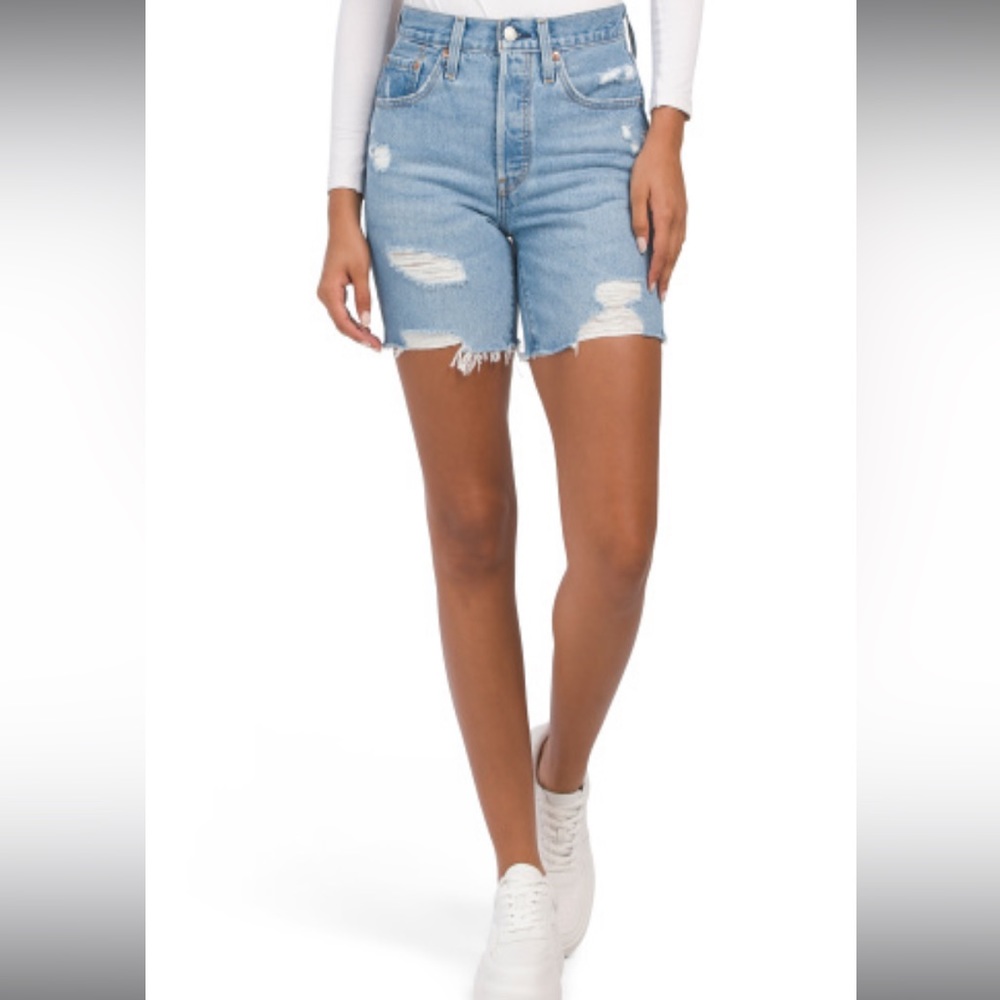 New. Women’s Levi’s shorts. Size 28.